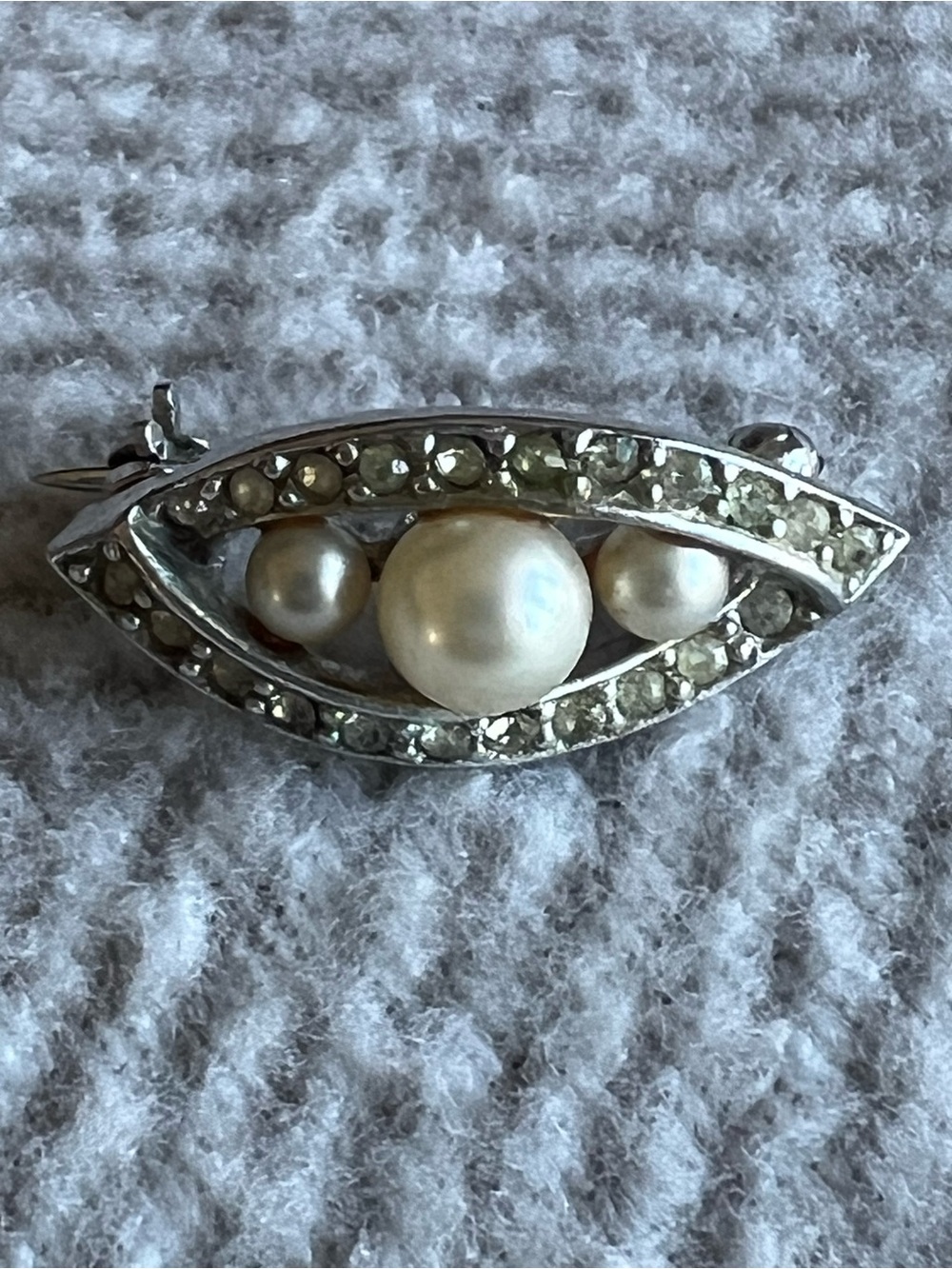 Ciner Signed Vintage Art Deco Pearl and Crystal Silver-Tone Brooch small